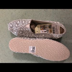 TOMS Silver